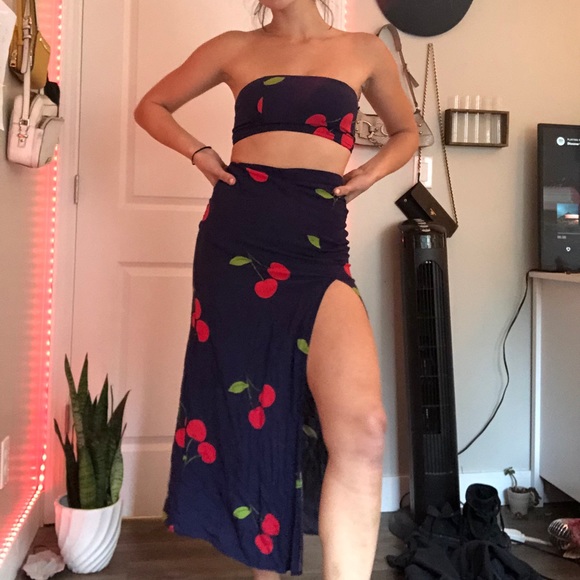 Two Piece Cherry Set with Slit - Picture 2 of 4